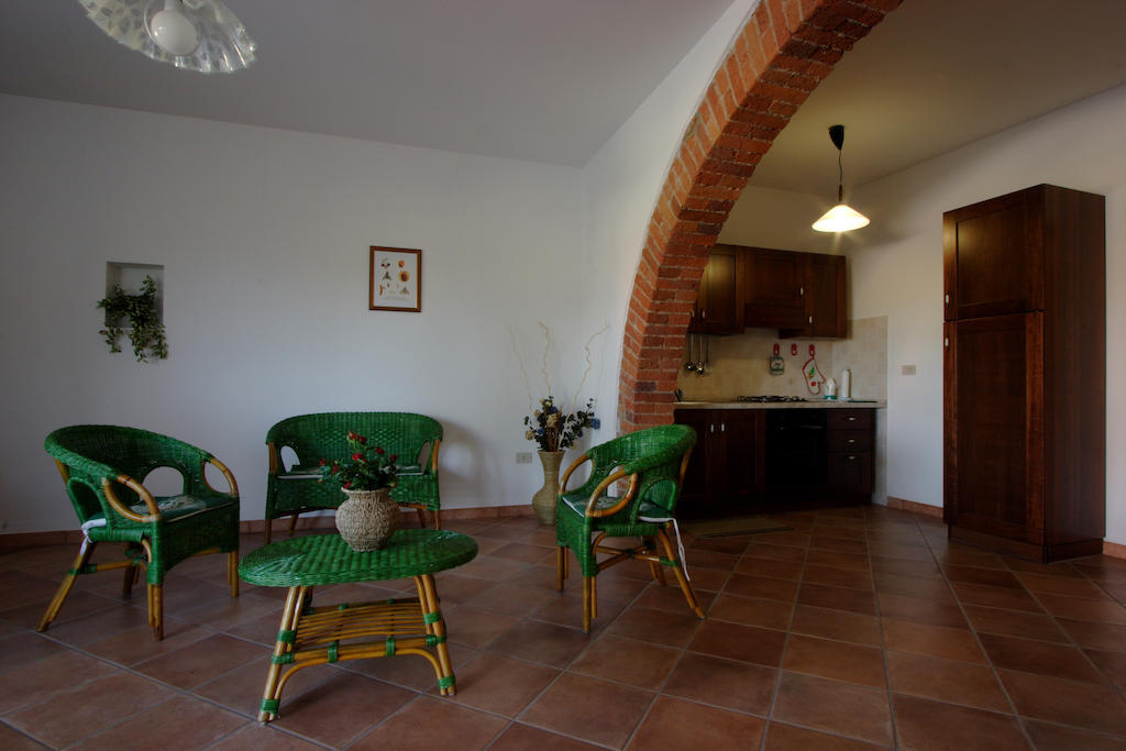 Agriturismo Quattro Pini Кастането Кардучи Екстериор снимка