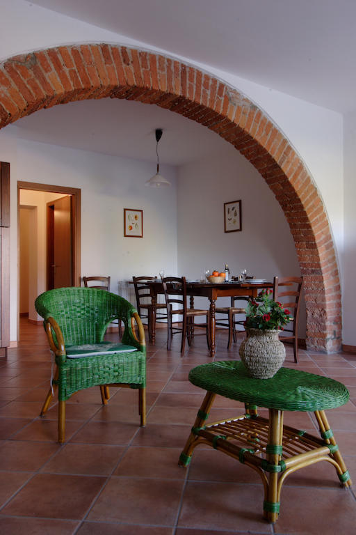 Agriturismo Quattro Pini Кастането Кардучи Екстериор снимка