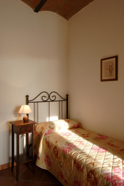 Agriturismo Quattro Pini Кастането Кардучи Екстериор снимка