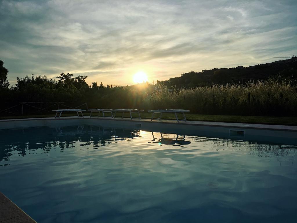 Agriturismo Quattro Pini Кастането Кардучи Екстериор снимка